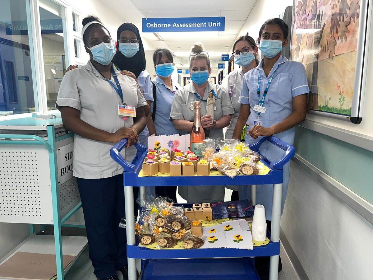 39_lri's tweet photo. Happy Mother’s Day to all our staff and patients! Our lovely HCAs, Angie &amp; Jayne, continued to mark special occasions by bringing in homemade cookies and gifts 🥰 Thank you for all you do. We hope everyone is having a lovely day. https://t.co/VxYgF4axm2