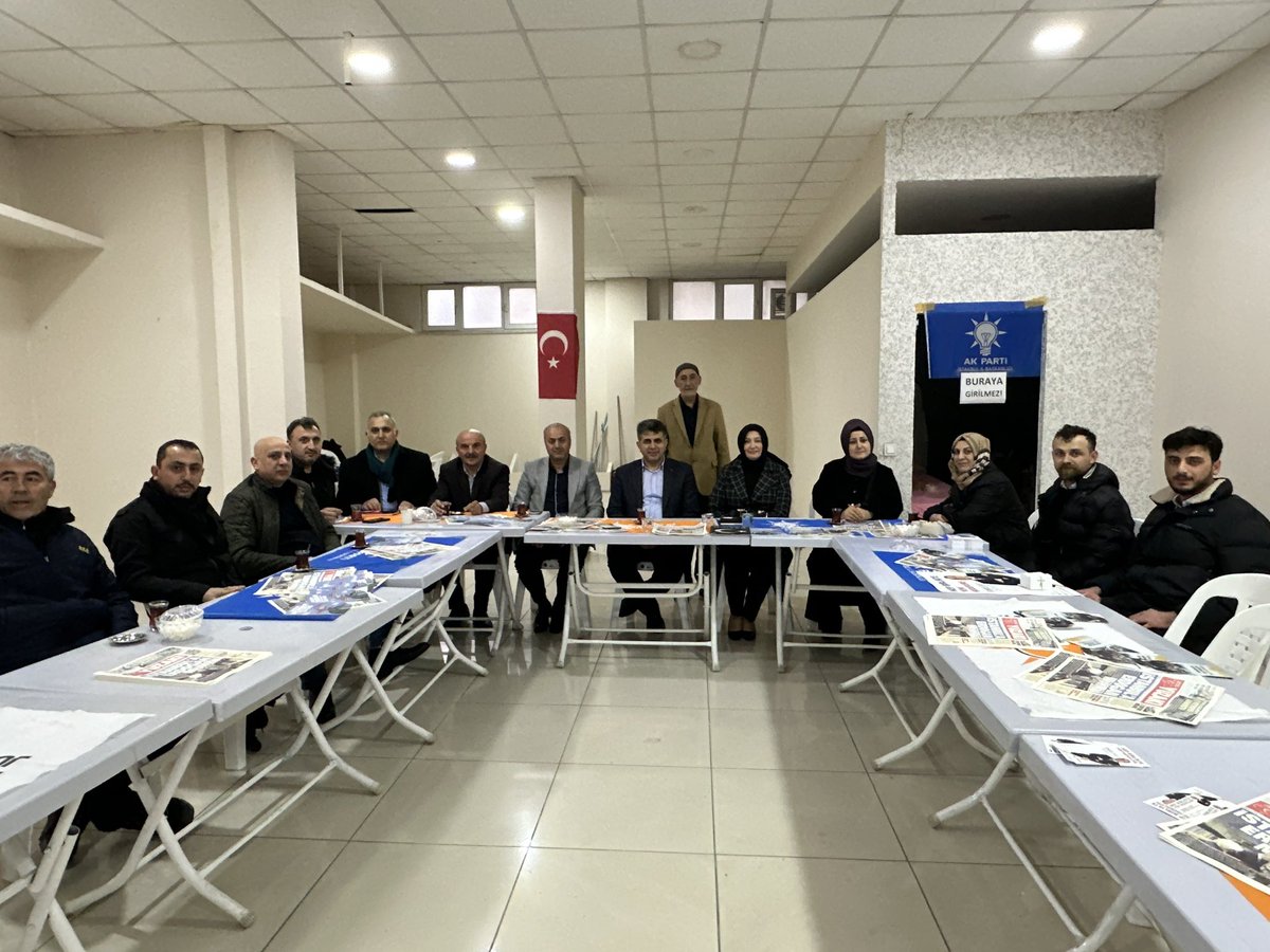 rustemtuysuz's tweet photo. Güneşli Mahallesi Seçim İrtibat Büromuzu Ziyaret Ederek Mahalle Sakinlerimiz ve Teşkilat Mensuplarımız ile Hasbihal Ettik.
@erkankandemir 
@halisdalkilic 
@osmannnurika https://t.co/8ViKEyYJU0