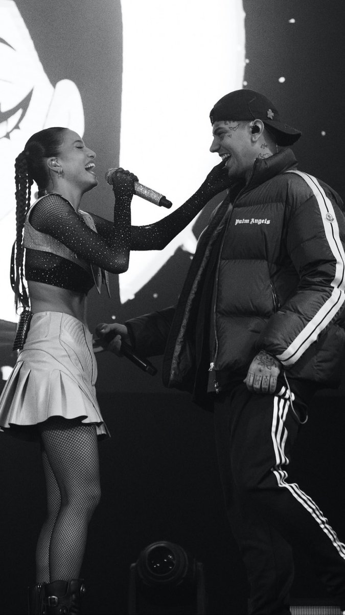 emupdate's tweet photo. 📸 Emilia y Duki en el concierto de Madrid https://t.co/Ylk7Hk0gA4