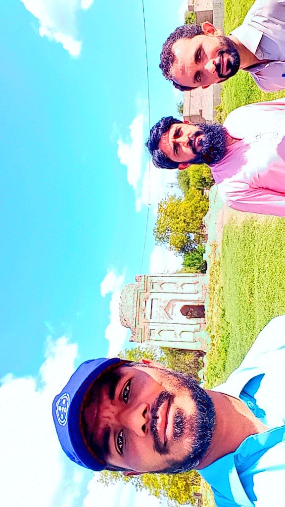 ھن شھر جا انداز به عجب آھن.،
گونگن کي چون ٿا ته ٻوڙن کي پڪاريو🤍