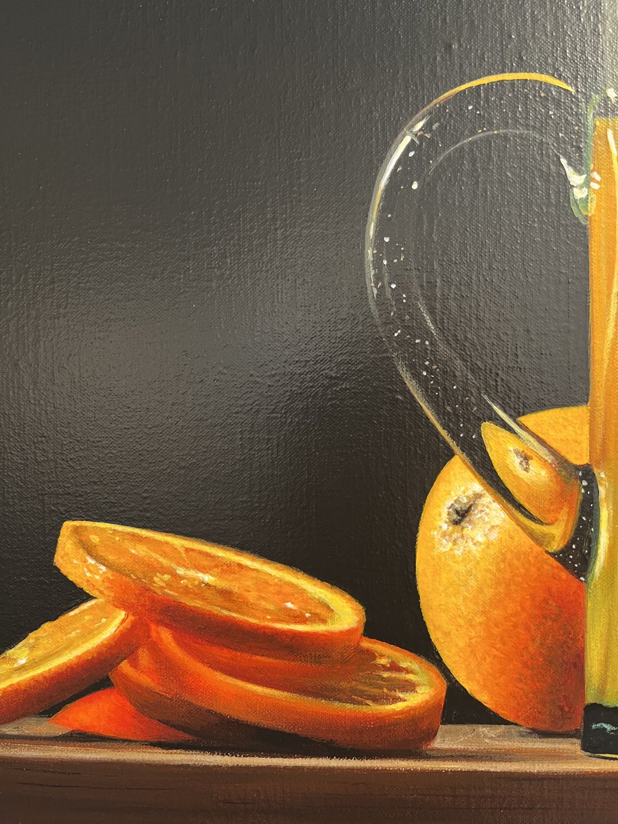 Peeled, squeezed and made into a tangy juice, fresh oranges recall sweet, sun kissed memories. Practicing old painters traditional techniques, Heidi is now a master of her own, consistently producing the most realistic renditions of striking still life arrangements. #hyperealism