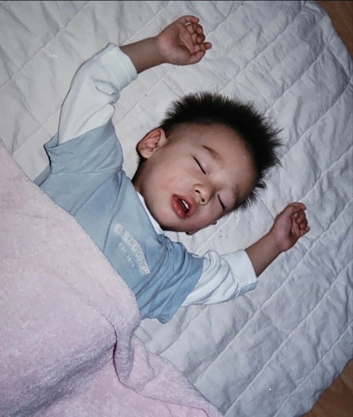 ashbi2_'s tweet photo. My beautiful sleepy angel 
GENIUS DANCER HYUNJIN
#HyunjinPaintsTheWorld
#HappyHyunjinDay 
#영원보다_오래_사랑해_현진아 https://t.co/3lJZI7aXzE