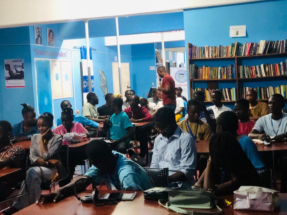Devine4change's tweet photo. I volunteered few hours SPEAKING to scores of Young People on a topic; "Challenges in Friendship".

✓Know Your Friend.What can  irritate them, happy and are passionate about;✓showup for them;✓Be reliable and stick to Your word;✓Make time.Don't be too busy; ✓ just few. https://t.co/PHR0U6dYRn