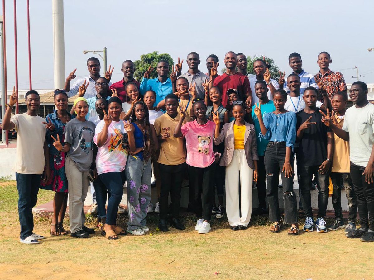 Devine4change's tweet photo. I volunteered few hours SPEAKING to scores of Young People on a topic; "Challenges in Friendship".

✓Know Your Friend.What can  irritate them, happy and are passionate about;✓showup for them;✓Be reliable and stick to Your word;✓Make time.Don't be too busy; ✓ just few. https://t.co/PHR0U6dYRn