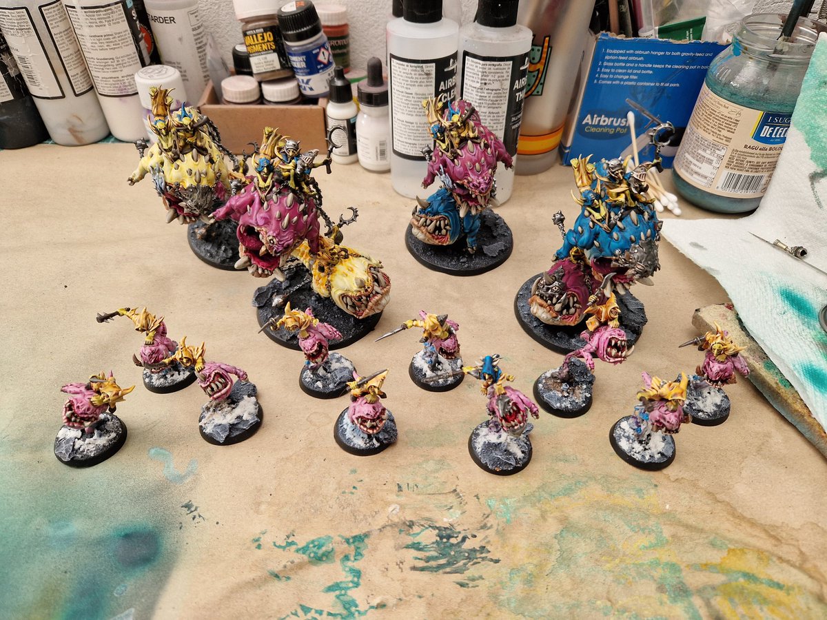 3500 pts of Gloomspite for sale. RRPs around £600. Looking for £850 +pp (free collection in London). 

All painted to a decent standard. Some wear and tear but most parts included. (Fanatics missing a few balls). 

More details in thread