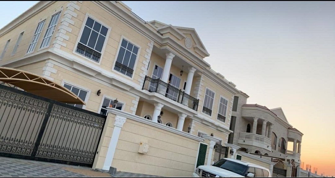 #للبيع فيلا كبيرة في #حوشي #الشارقة تتكون من 9 غرف نوم ماستر وصالتين مع الخدمات تشطيب ديلوكس
للتواصل 0555670011 بومحمد
ارض السلام للعقارات