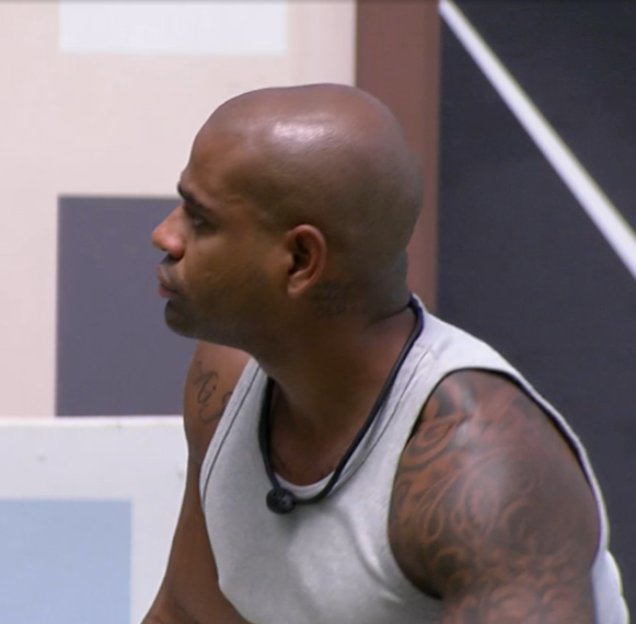centralreality's tweet photo. Fred pediu desculpas ao Black por tê-lo chamado de 'peidão': "Não foi legal, não me orgulho disso..." #BBB23 https://t.co/AR43aYOt5P