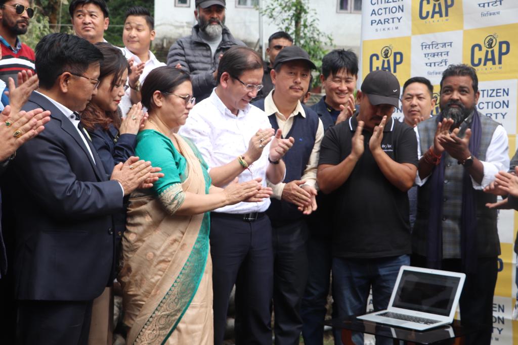 capsikkim's tweet photo. Chief Coordinator Citizen Action Party - Sikkim Shri @GaneshKRai launching the official website of the Party and crowd funding at Rolep in East Sikkim. https://t.co/KynVKR4I5F