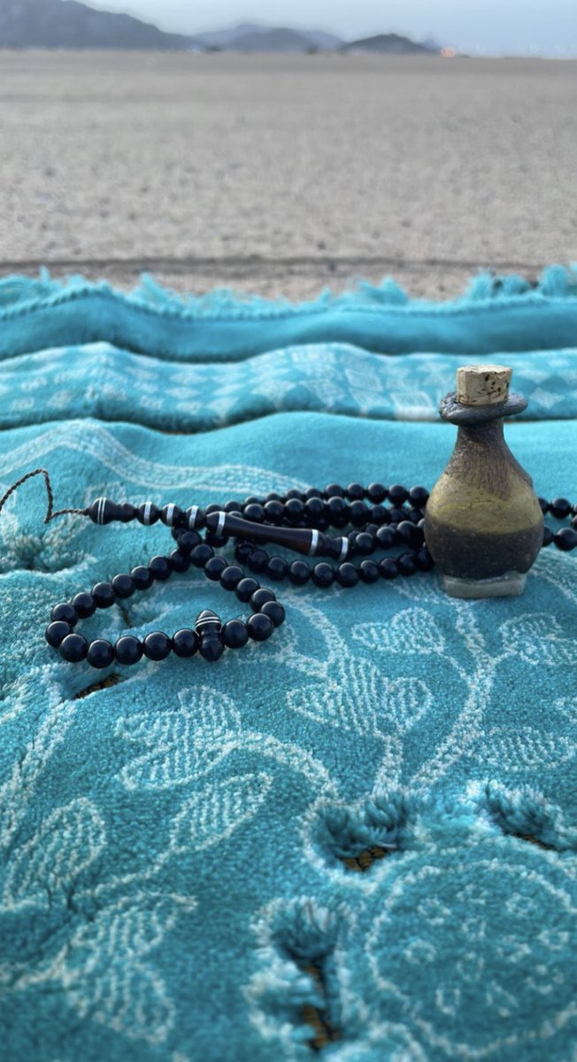 إن كان ماتصفى مع الله ساعه
والله ماتصفى  لك  أمورٍ واجد