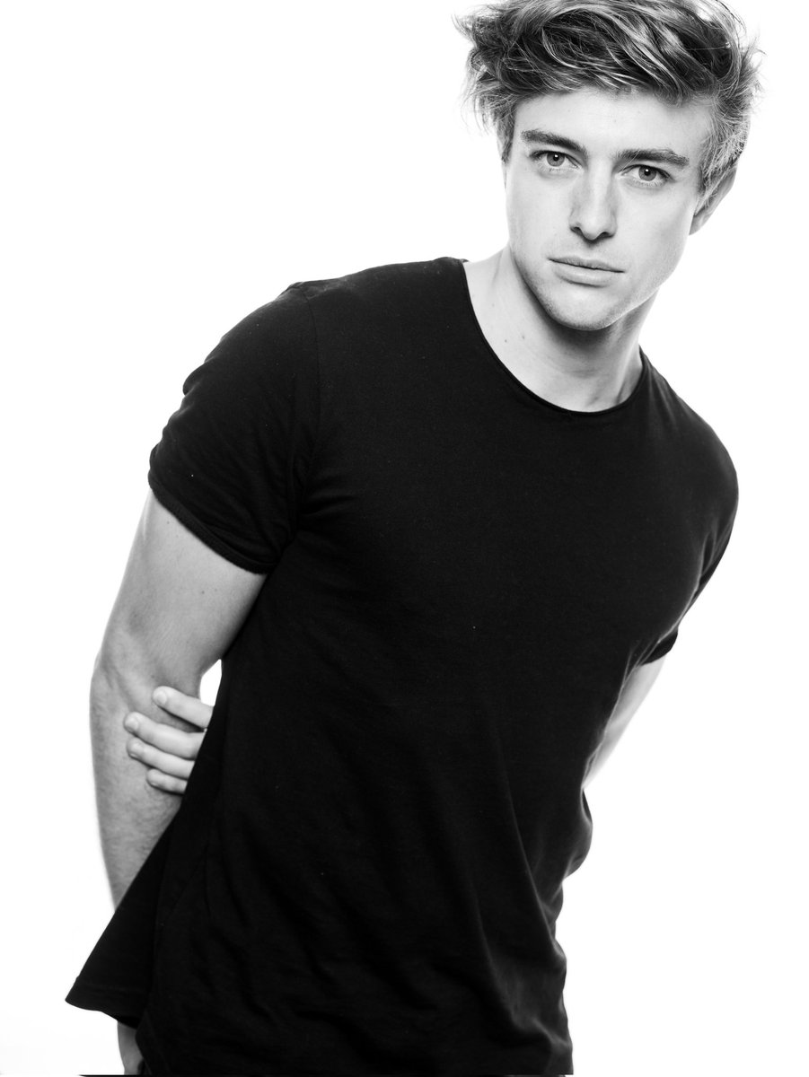 deetzblom's tweet photo. Time is the coin of life. Only you can determine how it will be spent ⏳️

Always the best shooting with @timgerges 📷

#blackandwhite #blackandwhitephotography #studio #model #malemodel #photography #monochrome https://t.co/TCAr1XzKu8