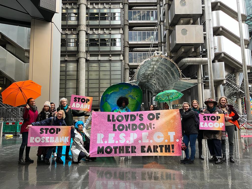 With @mothersriseup outside of @LloydsofLondon

R.E.S.P.E.C.T. Mother Earth

Beyond 1.5 it will be very hard to negotiate much with her anymore

@InsOurFuture 
#ClimateActionNow 
#StopRosebank
#StopEacop
#stopTMX