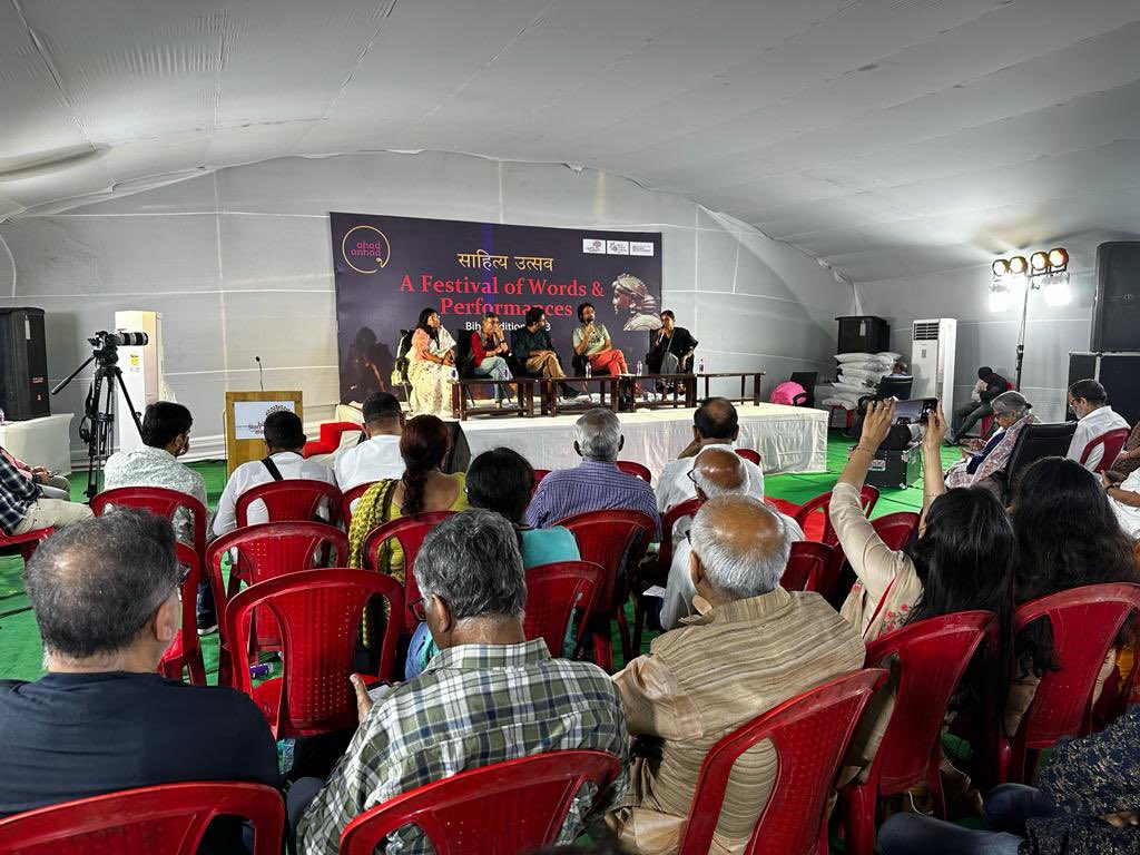 'Reborn in Translation', what a packed session, with <a href="/kan_writersside/">Kanishka Gupta</a> , <a href="/kitabwali/">Aditi Maheshwari</a>, Rakesh Manjul, <a href="/chinkis/">Chinki Sinha</a> , moderated by <a href="/vineetgill/">Vineet Gill</a> <a href="/AhadAnhad/">Ahad Anhad</a> #AhadAnhad <a href="/TweetIHD/">IHD</a> <a href="/navras_Bihar/">Navras</a> <a href="/BiharMuseum/">Bihar Museum</a>