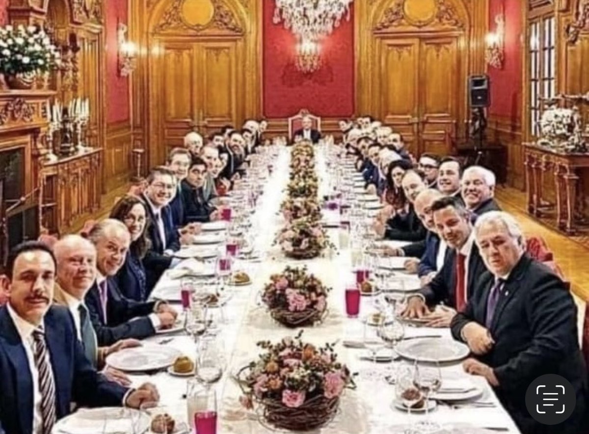ryo_hermoso's tweet photo. NO, no es Buckingham, es el Palacio al que se mudó este “hombre austero” que ofendía a los presidentes anteriores por vivir en los Pinos. 🥳 https://t.co/ItYWaXpeK8