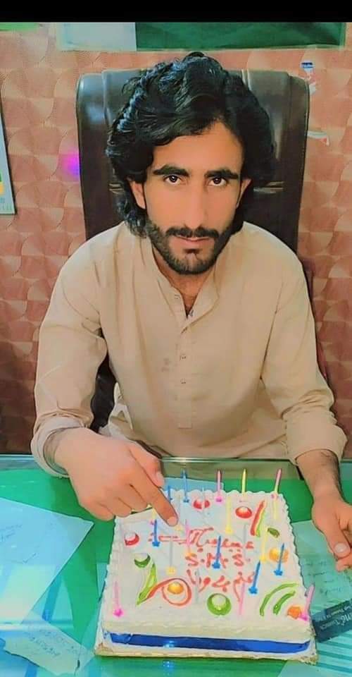 شیر خان کو آج ڈیراہ غازی خان میں لاپتہ کیا گیا ہے 
#Savesherkhanbaloch
#savebaloch 
@Hani_Baloch7