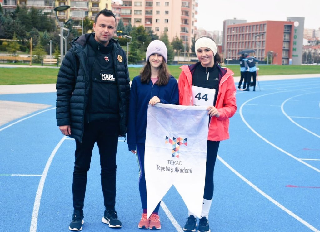 iykaynarca's tweet photo. Tebrikler
Türkiye Triatlon Federasyonunun Ankara Eryaman Spor Kompleksinde düzenlemiş olduğu Milli Takım seçme kriterlerinden olan 200 metre yüzme 1000 koşu performans testlerinde kulübümüz sporcuları Beyza Bilun Bilgiç ve Beren Urhan A Barajlarını geçmişlerdir.
@tepebasiakademi https://t.co/rpiqTo6iVV