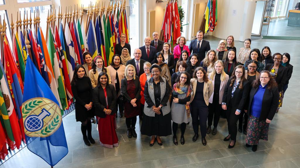 “Women in Disarm”

With fellow women diplomats and secretariat staff led by Deputy Director General @OPCW 

#internationalwomenday2023