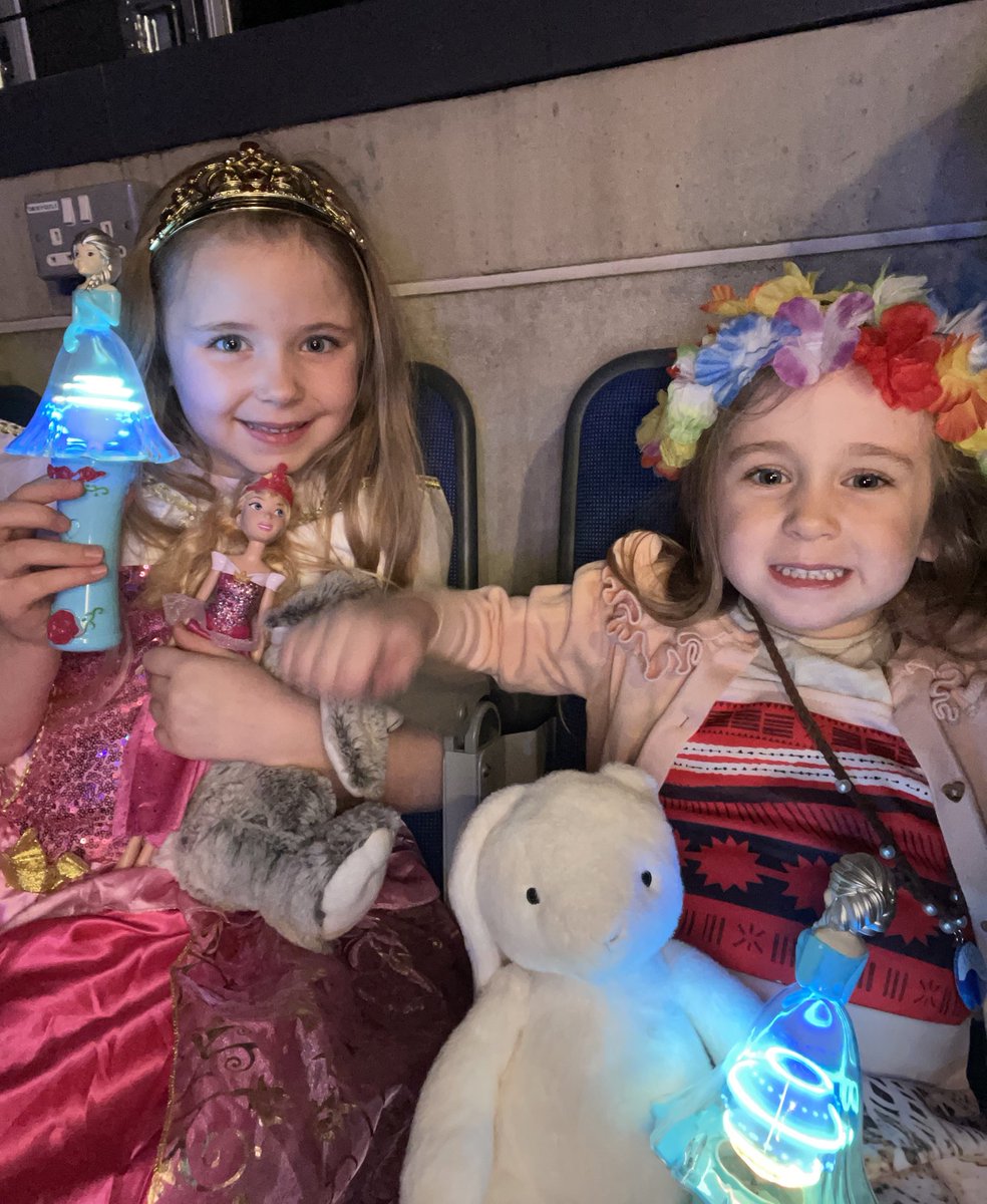 Stephieb86's tweet photo. #disneyonice @MandSBankArena https://t.co/cT9ov2NJ0s