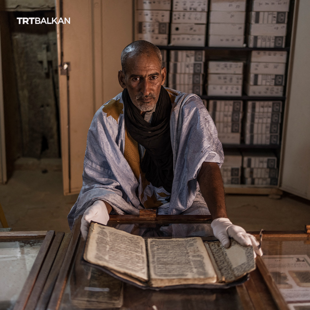 TRTBalkanBHSC's tweet image. Drevni arapski #rukopisi, od kojih neki datiraju iz jedanaestog stoljeća, mame turiste nazad u drevni grad oazu #Chinguetti u Mauritaniji.

Chinguetti je dom neprocjenjive zbirke literature koja se čuva u trinaest privatnih #biblioteka, od kojih je pet otvoreno za javnost.