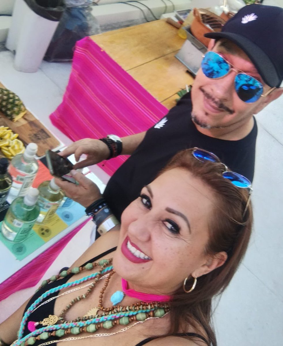 EmBruxando al II Festival del Mezcal en The Palm at Playa.