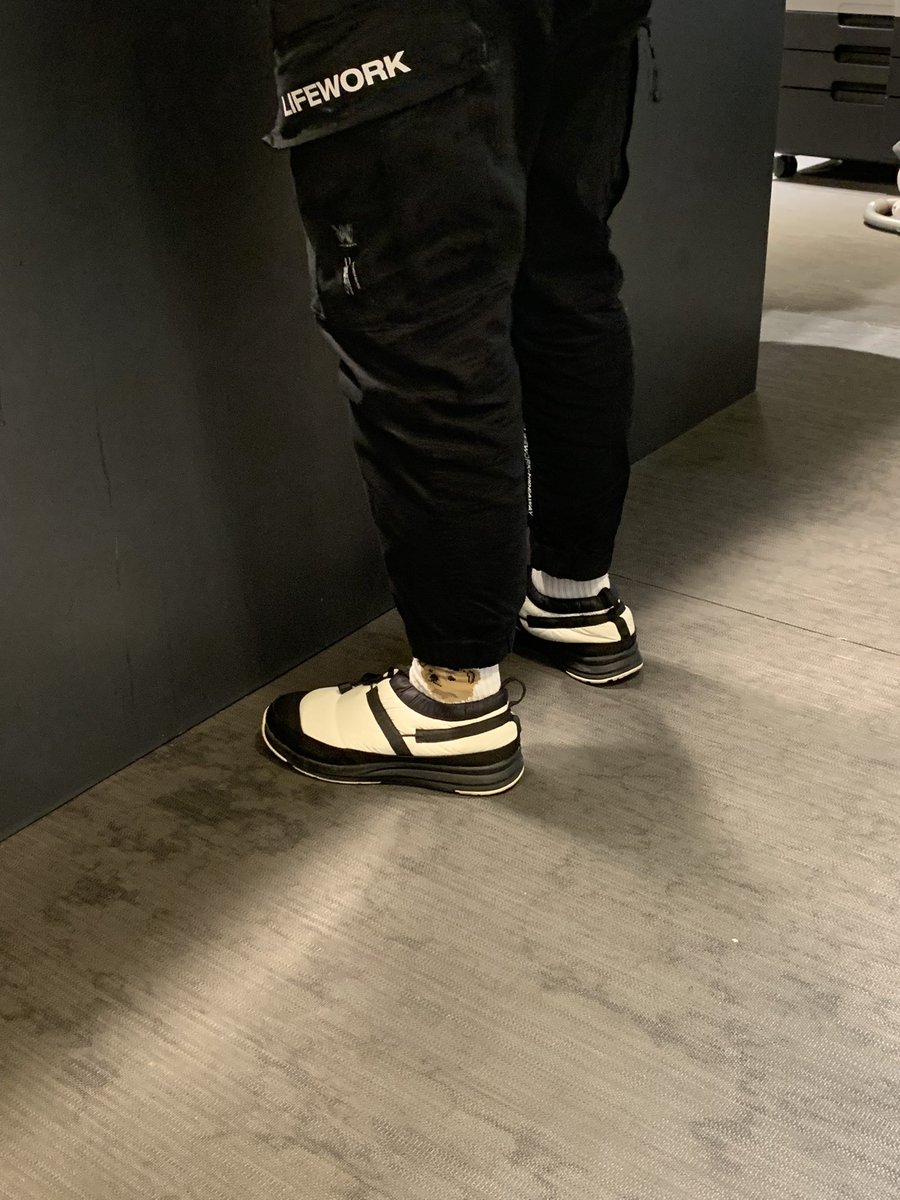 우리 빵빵이 생일 축하해❤️ 형이 사준 신발이라고 잘 신고 다녀주고 기특하다