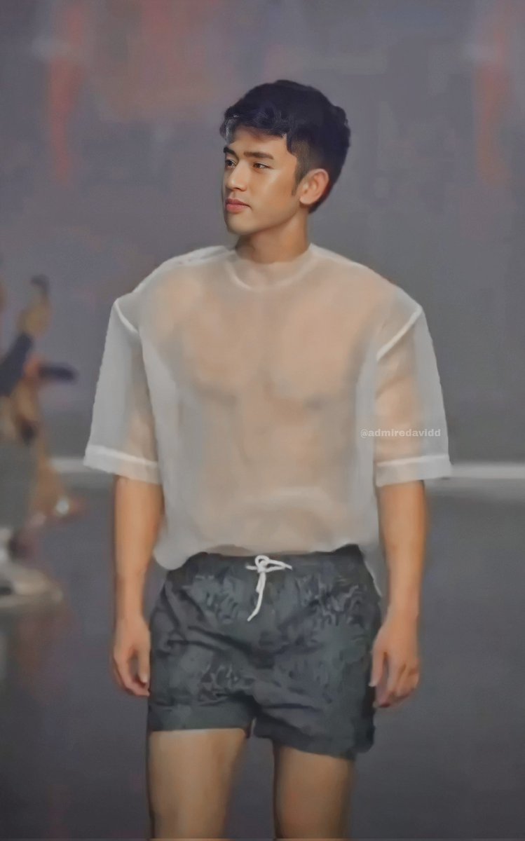him walking the runway, his body proportions, his handsomeness, im down bad for this man. His visuals is overflowing!! im spinning

#DAVIDxBenchFW | #DavidLicauco
