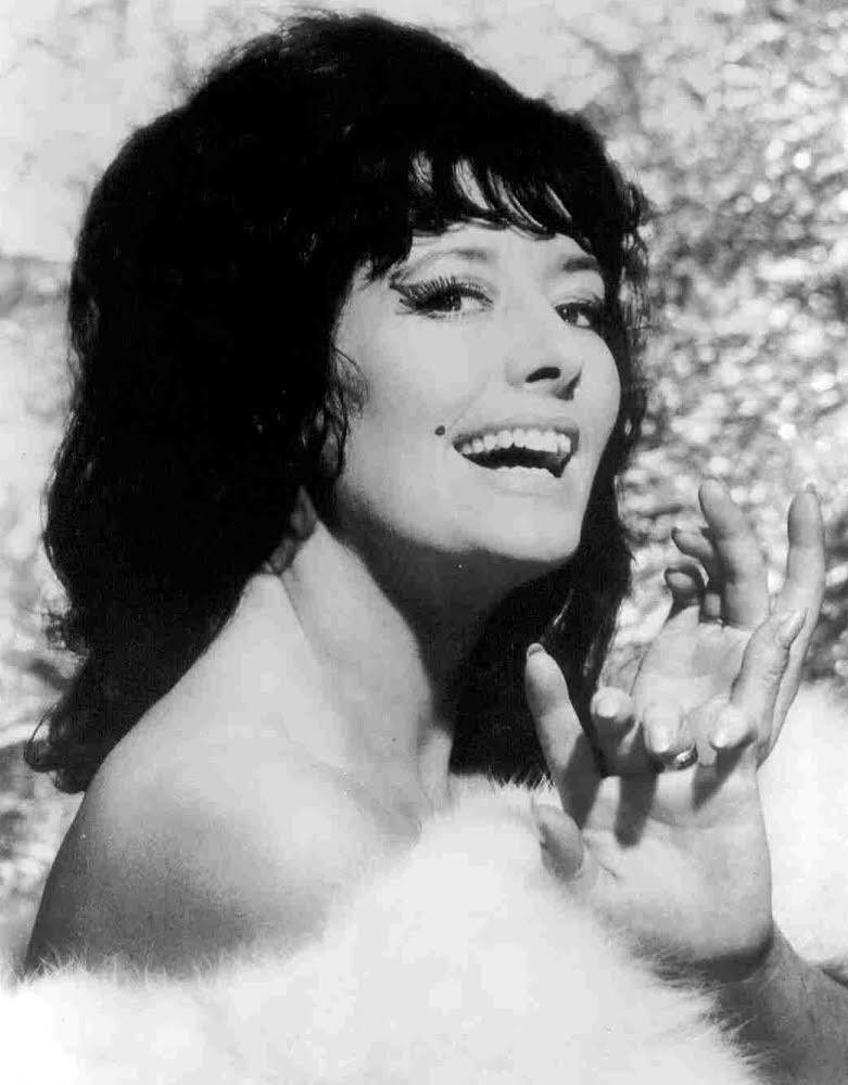 vickimichelle's tweet photo. Happy Heavenly Mother’s Day to my Beautiful Mum. Miss her every day. Beautiful inside and out Always said “if you can’t say anything nice about someone then don’t say anything at all”.  #MothersDay https://t.co/mlr9c60XgS