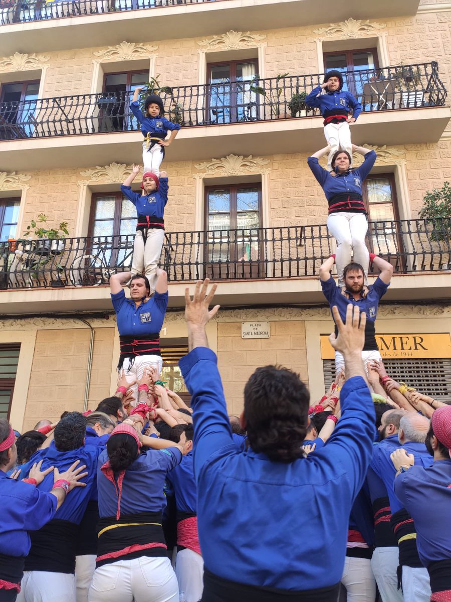 cvg_cat's tweet image. Comencem la Diada de #SantaMadrona amb 2 pilars de 4

#castells