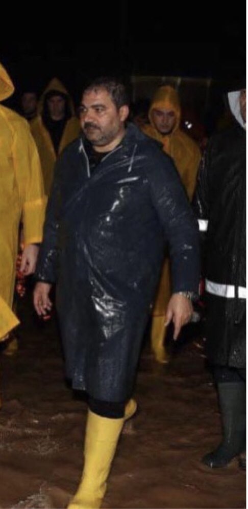 ahingunes's tweet photo. Sel felaketinin meydana geldiği andan itibaren basın mensubu olarak iki insanı Canla Başla sahada gördüm.
Biri Sn Vali @valisalihayhan , diğeri Sn @mcanpolatnet 
Sadece felaketle mücadele ettiklerine şahit oldum. Öyle @zabeyazgul başkan gibi feryat eden sel mağduruna sırtlarını dönüp gittiklerini görmedim.

Gerek deprem, gerekse akabindeki sel felaketinde vatandaşı için çırpınan seçilmişinden atanmışına , sokaktaki vatandaşına kadar samimi gerçek mücadele verenlerden Allah razı olsun.