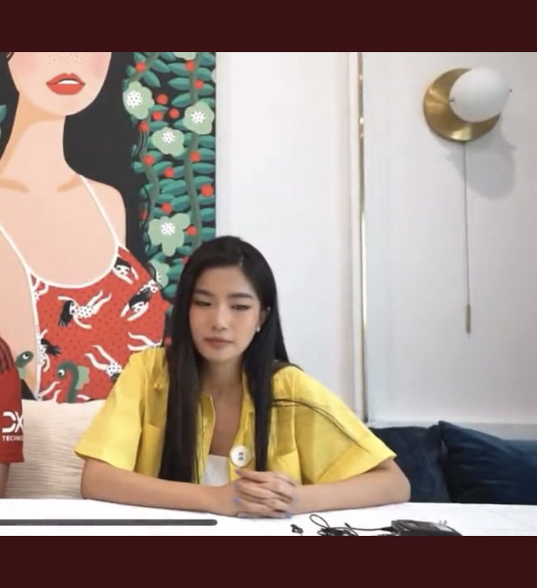 ขอพูดในฐานะที่อยู่บนโลกนี้มา 42 ปีแล้ว อยากจะบอกผู้หญิงทุกคนนะคะว่า จงขอบคุณผู้หญิงทุกคนที่มาแย่งแฟนเรา เพราะเค้าได้จับเหี้ยออกจากชีวิตคุณให้แล้ว ทำให้คุณได้มีโอกาสที่จะพบเจออะไรดีๆ ในชีวิตอีกมากมายค่ะ  #นิกกี้ก้อย #นุ่นสุทธิภา