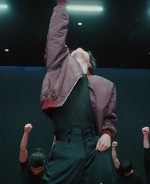 PJiminNews's tweet photo. [K-Community] Netizens are impressed by Jimin's outstanding dance skills and #SetMeFreePt2 dance performance! 

"Shouldn't we pay to watch it at Seoul Arts Center?"
"This video is a legacy to pass on to future generations" https://t.co/mKTWTPRVLz