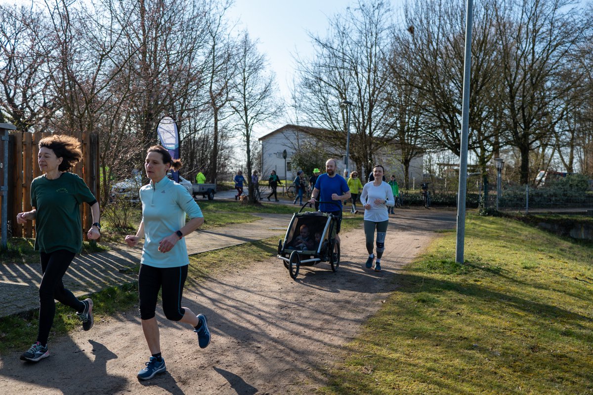 Offenthalpr's tweet photo. thanks to everyone who was there with us!

#parkrungermany #parkrun #parkrundeutschland #running  #liebtlaufen #parkrunfamily #runningmotivation  #runninggirl #runnerslife #parkrunday #fitness  #outdoors  #strava https://t.co/ESRTYL35YZ