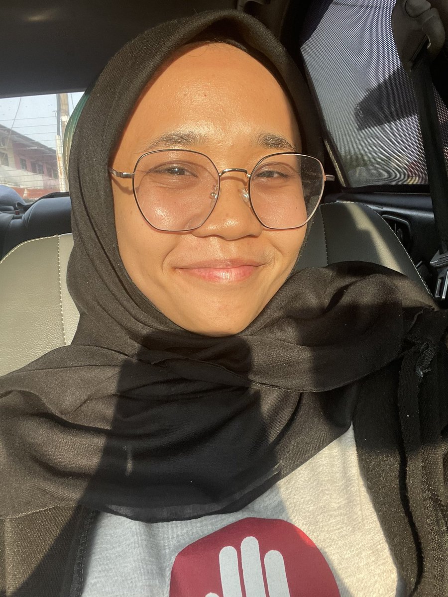 SyafiqahAneesa's tweet photo. Sunscreen kayman with sunset vs without sunset. Thank you kayman keluarkn sunscreen on point gini 🫶🫶
Muka still on point even masak ayam dekat 4fingers harini ✌️✌️
#sunscreenperempuancantik #kayman https://t.co/WOjJiM5fJl