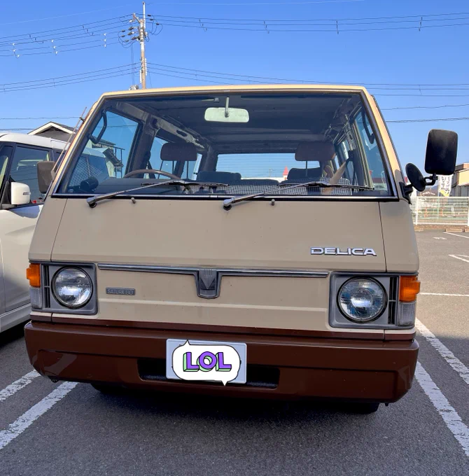 今日見かけたデリカのスターワゴンXL、二代目くらい?めちゃ可愛いかった。昔の車ってほんと最高だと思う。 