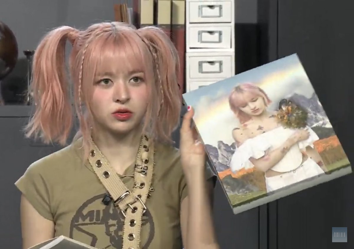 [📷] 19.03.23 Screencaps da Lily durante a Live Comeback do NMIXX!

#NMIXX #엔믹스
#릴리 #LILY