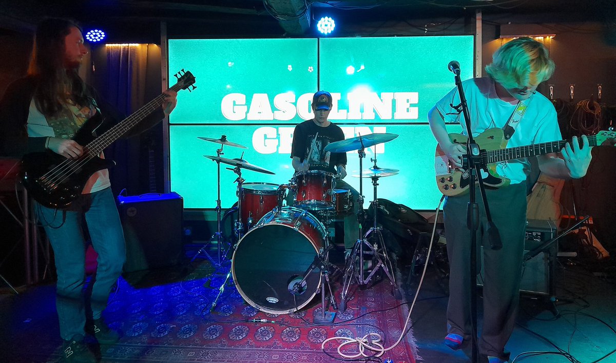 SkaBluSky's tweet photo. Great afternoon at Coda with @armoured_man and Gasoline Green 😎💙🎵💙🎵💙🎵😎 https://t.co/FUeGZpYgnG