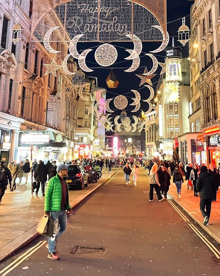 La société anglaise n'est pas exempte de racisme, mais a au moins pris acte de son caractère multiculturel et du fait que l'"inclusivité" est bonne pour le business. C'est du pragmatisme, là où en France toute visibilité du fait musulman est perçue comme une menace existentielle.