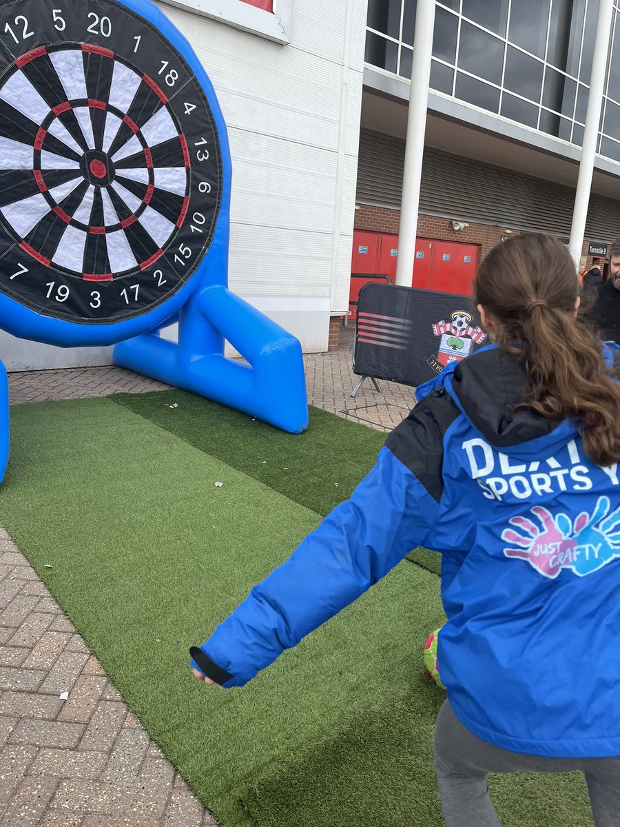 TenaciousCeeEl's tweet image. Representing the team at Saints footy darts 🎯