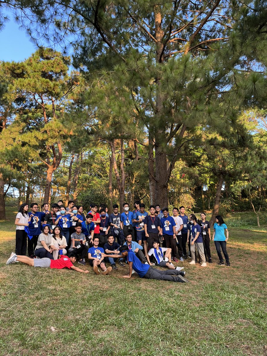 edzwashere's tweet photo. Di ako g11 teacher so di ako actually invited to the retreat. But nung nalaman ko nung monday na may retreat pala this weekend, nag volunteer agad ako sumama. 

Handled them for 3 years and through a pandemic so I wanted the chance to get to know them more. https://t.co/u20SuFBDx5