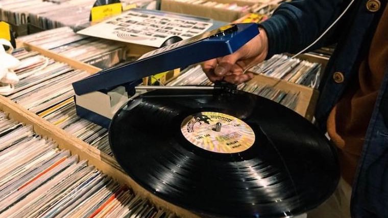BCN_SantsMont's tweet photo. Darrer dia de #FiraDisc a les Cotxeres de #Sants 💿
Amants de la música i el col·leccionisme: fins a les 🕢 19.30 h, hi trobareu milers de vinils i CD de tots els estils!
🆓 https://t.co/HyfVTdmfId @CotxeresCasinet https://t.co/IFkbgwOlb4