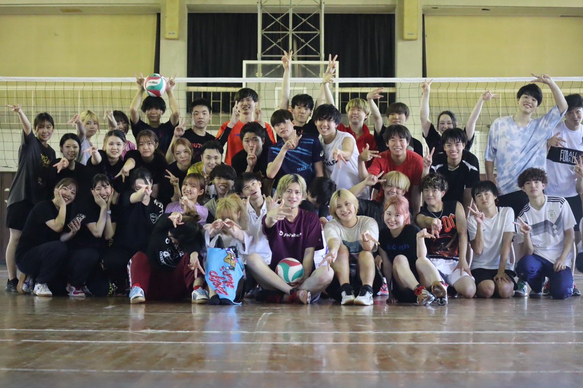 enjoyplay_2023's tweet photo. 昨年度の合宿の様子です!!!
2泊3日の合宿は色んな人と仲良くなれる絶好のチャンス!!
ぜひ一緒に行きましょう👯♀️🏐🔥
#春から明治 #明治大学 #ENJOYPLAY
#エンプレ #バレーサークル https://t.co/OjhwDroNOJ