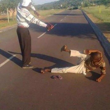 Hebrews iko katikati ya 1st Peter na first James.. yes or no