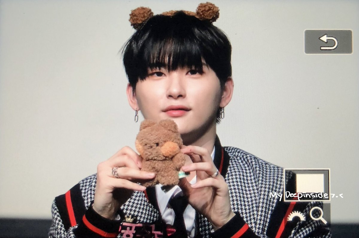 230319 위드뮤 팬싸 Pre.

곰돌이랑 곰돌이🧸

#우빈 #WOOBIN #ウビン
#CRAVITY #크래비티 
#MASTER_PIECE 
#Groovy