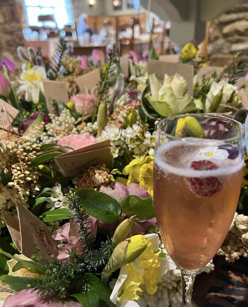 Happy Mother's Day! All set for a busy one with hand tied-posies and our very own 'Mumosa' Sparkling Cocktail #mothersday #motheringsunday #proseccococktails