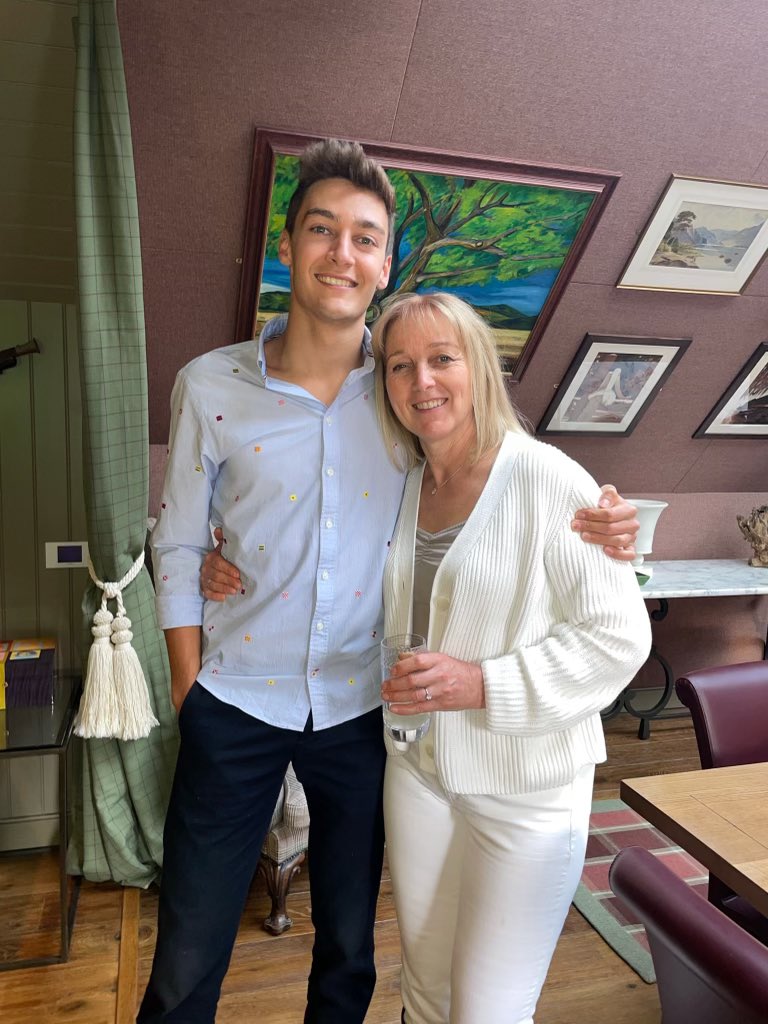 GeorgeRussell63's tweet photo. Happy Mother’s Day ♥️ https://t.co/vREUe9YyUc
