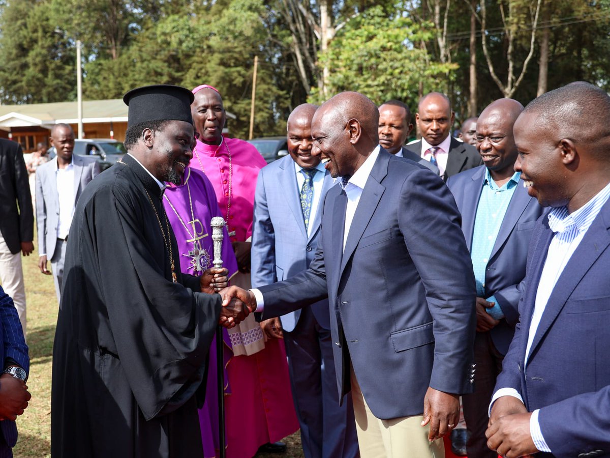 WilliamsRuto's tweet photo. Do not be anxious about anything, but in every situation, by prayer and petition, with thanksgiving, present your requests to God. And the peace of God, which transcends all understanding, will guard your hearts and your minds in Christ Jesus. — Philippians 4:6-7 https://t.co/HIuakMJIEG