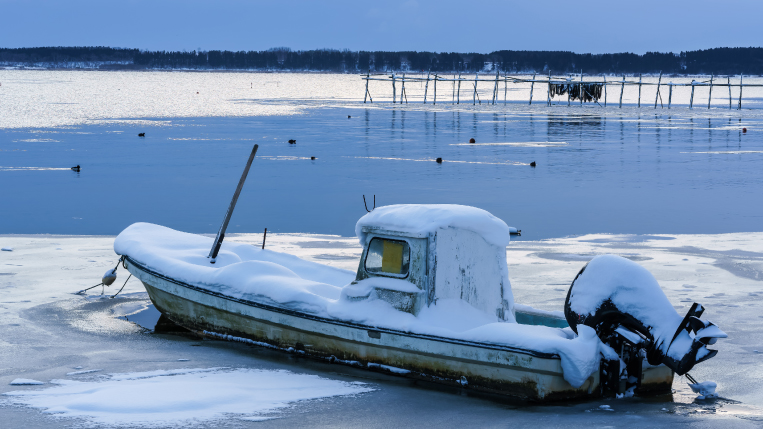 abcpowermarine's tweet photo. It's time to winterise! 

Make sure your boat and engine are prepared for winter and avoid problems at the start of next season. 

Book an engine service before 30th November and we'll winterise it for free! https://t.co/oI2pfQOGKy