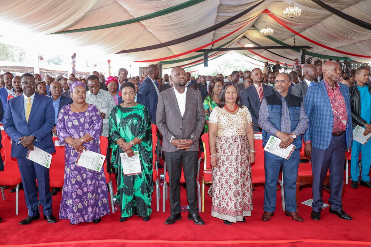 WilliamsRuto's tweet photo. Do not be anxious about anything, but in every situation, by prayer and petition, with thanksgiving, present your requests to God. And the peace of God, which transcends all understanding, will guard your hearts and your minds in Christ Jesus. — Philippians 4:6-7 https://t.co/HIuakMJIEG