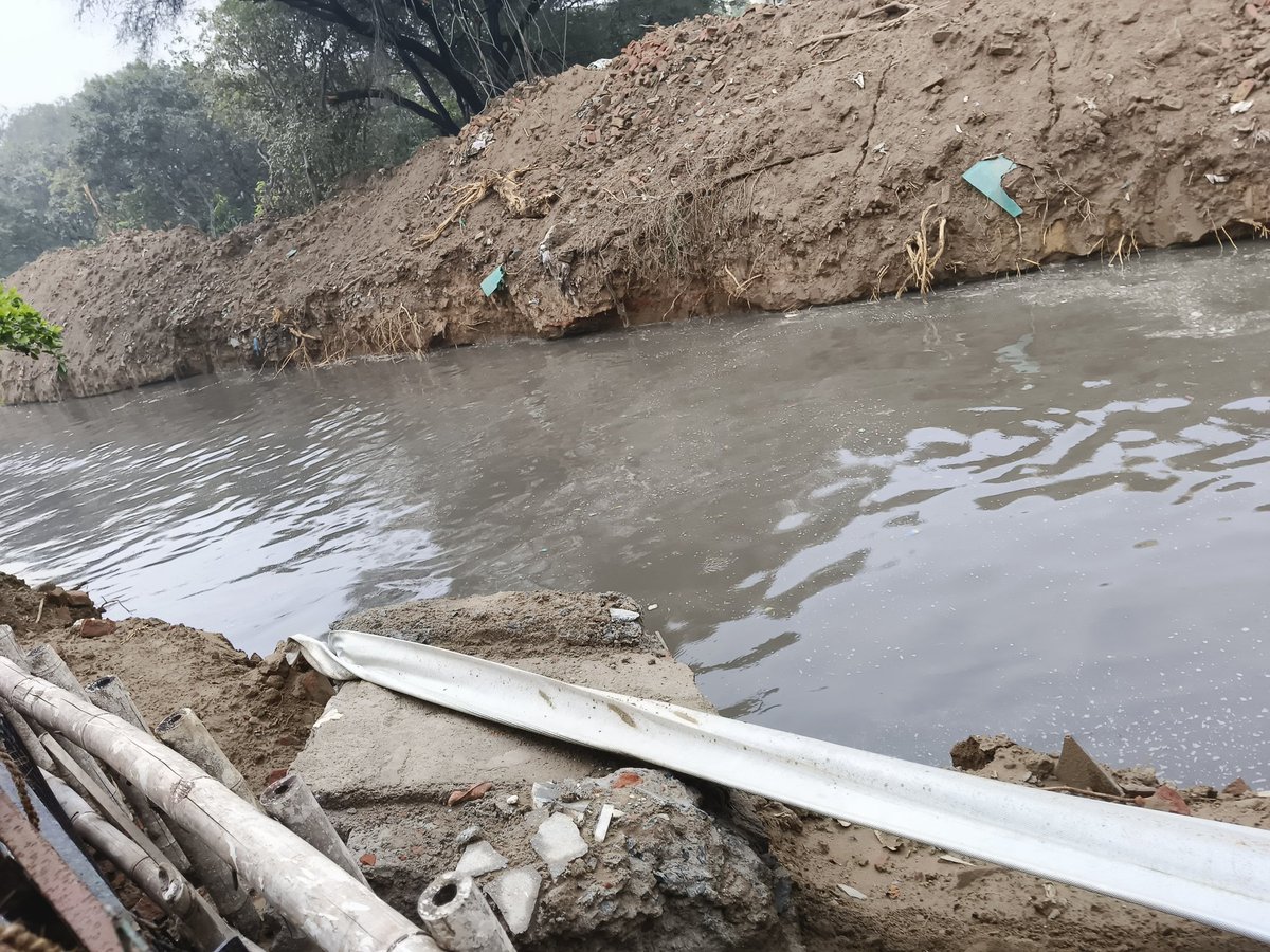 reribh's tweet photo. SWD Palam Vihar project in disarray.  not planned for rains. Breaking up covered drain and allowing sewage in it huge mistake. Water stagnating. Solution of GMDA is pumping out water. 24 hours total inaction. Area stinking of sewage. 
@OfficialGMDA @cmohry @TOIGurgaon https://t.co/GeziPWDN43