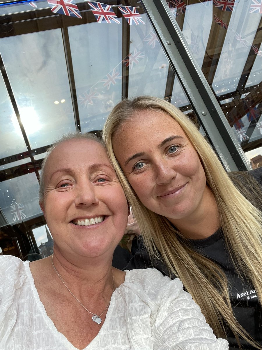 Beth Mead MBE tweet media
