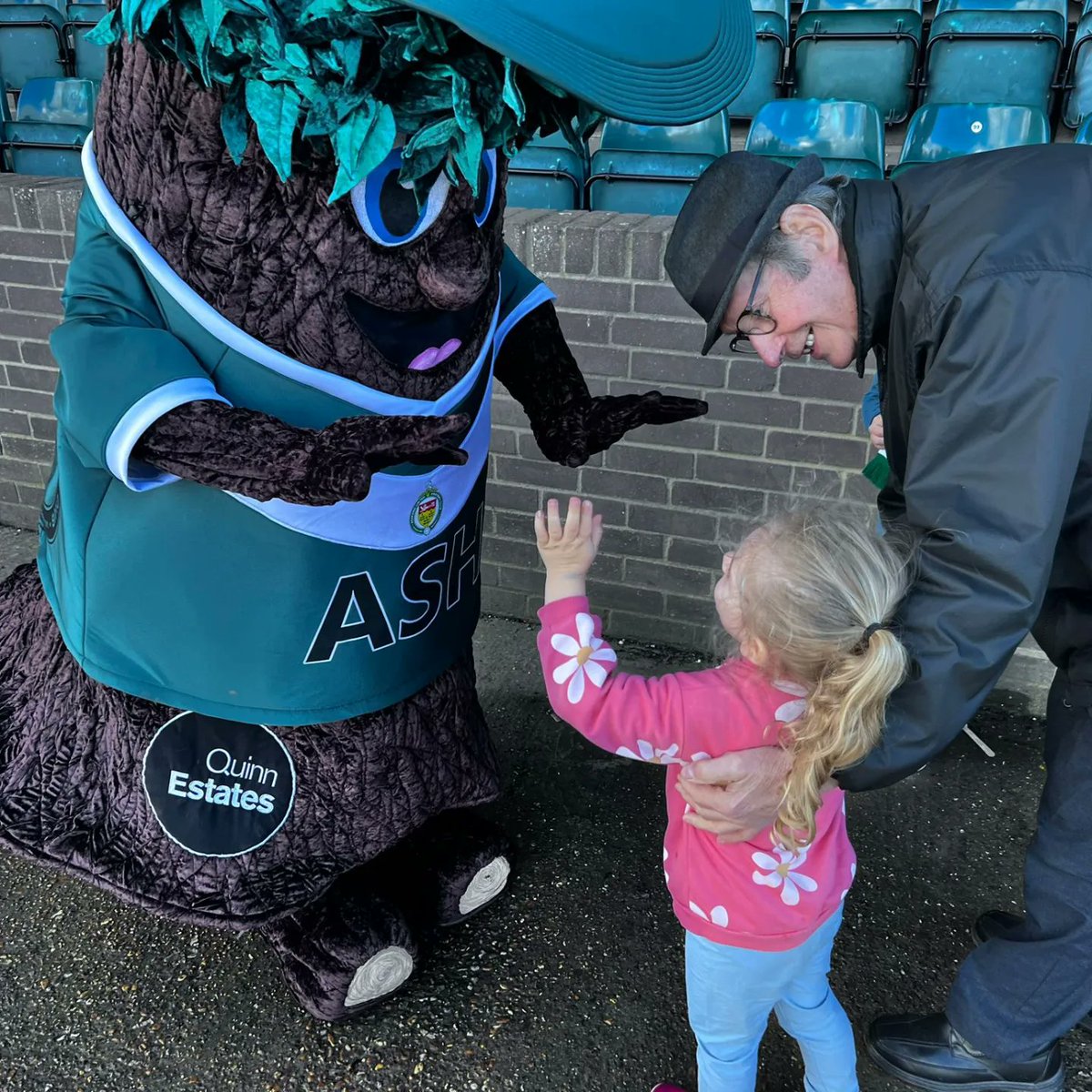 AshTheTreeAUFC tweet media